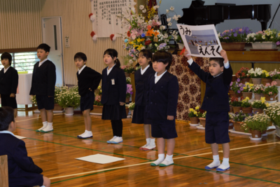 ２年生がお迎えの言葉を発表しました。
