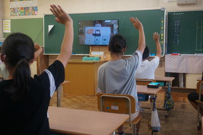 できた人？に応答する６年生