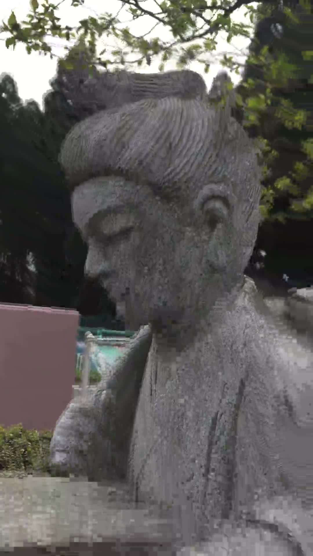 学校たんけん①（石のおきものをさがせ！）