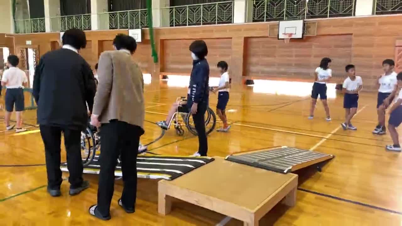 車椅子体験(４年生) 12/13