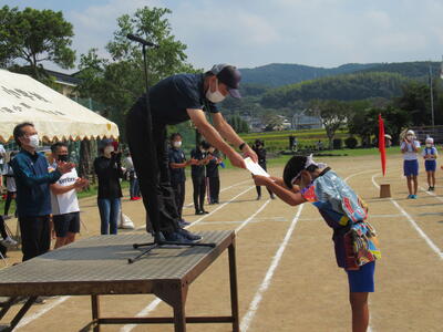 優勝した白団へ表彰