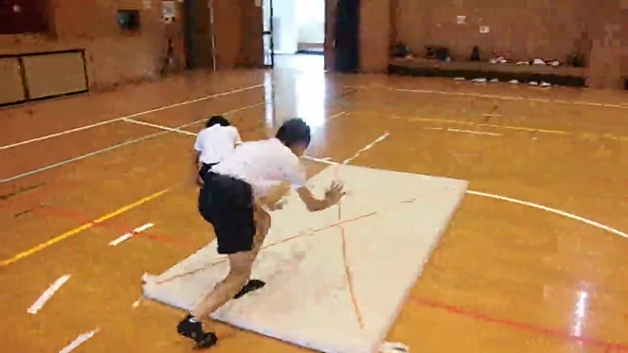 「４年体育～マット運動③飛び込み前転」ごしょチューブ《R3-186》