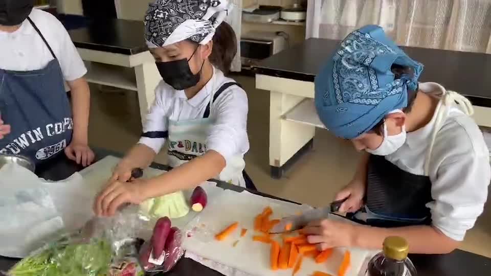 「６年料理の鉄人～伝説の料理人シリーズ①人参仙人と茄子姫」ごしょチューブ《R3-215》