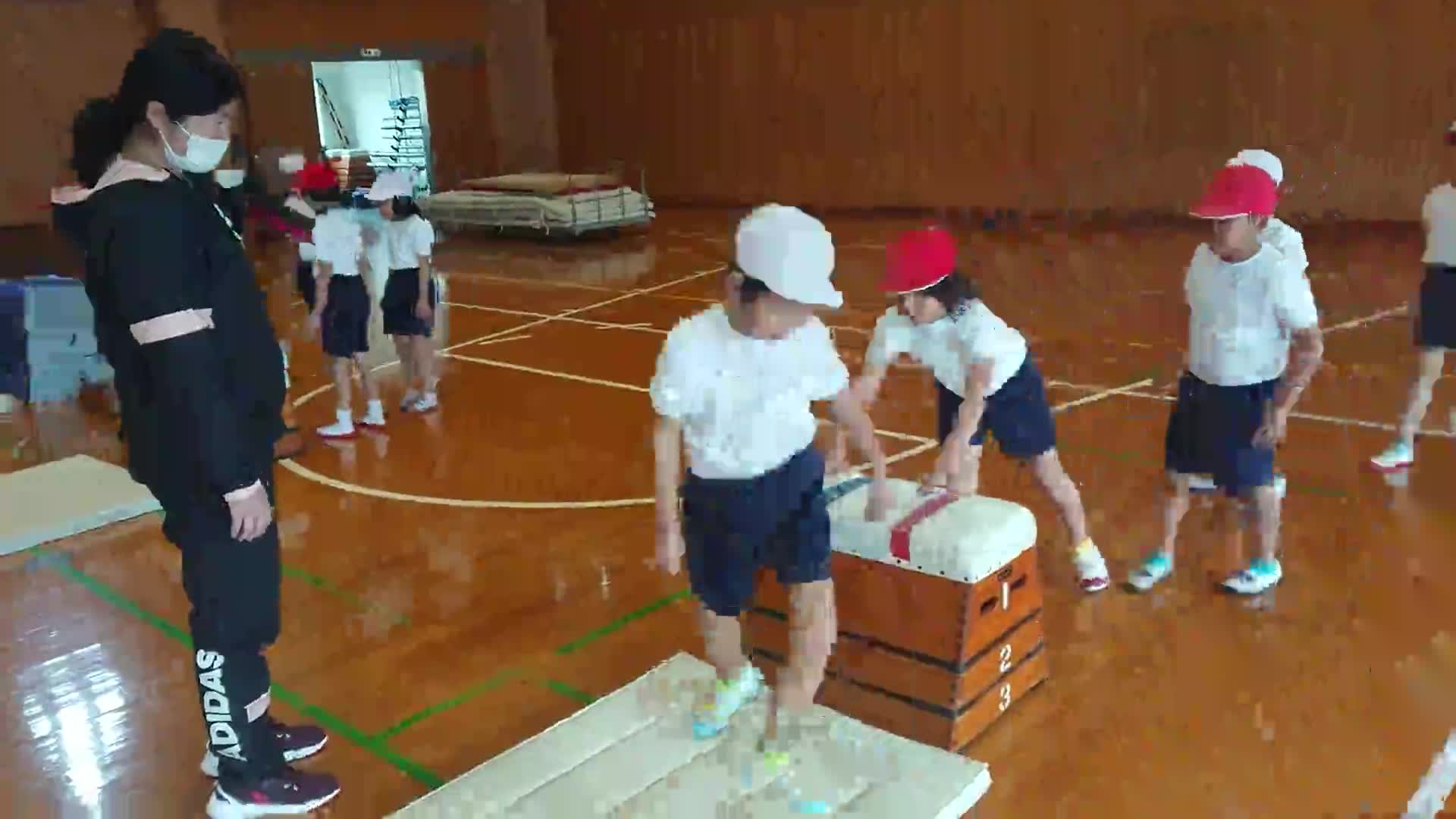 「１年体育～とび箱」ごしょチューブ《R3-305》