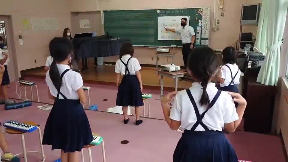 「2年音楽〜吉村先生と一緒」ごしょチューブ《R3-165》