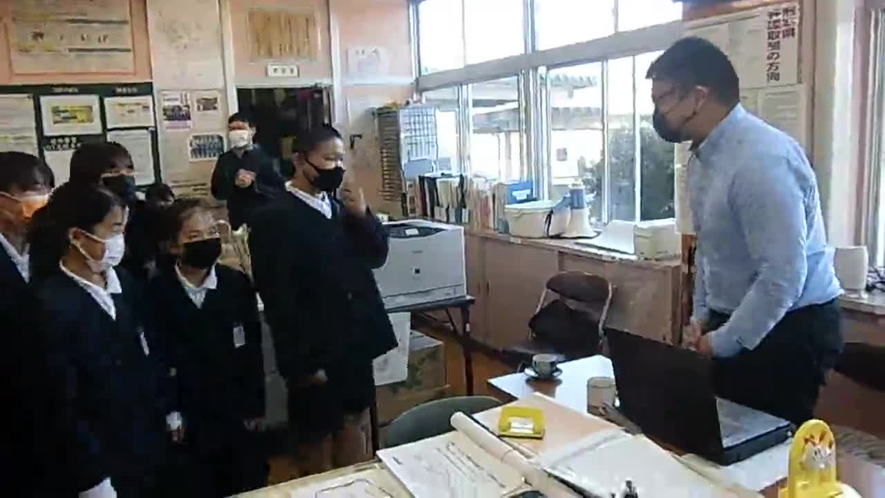 「６年ライアン先生にお迎えあいさつ」ごしょチューブ《R3-204》