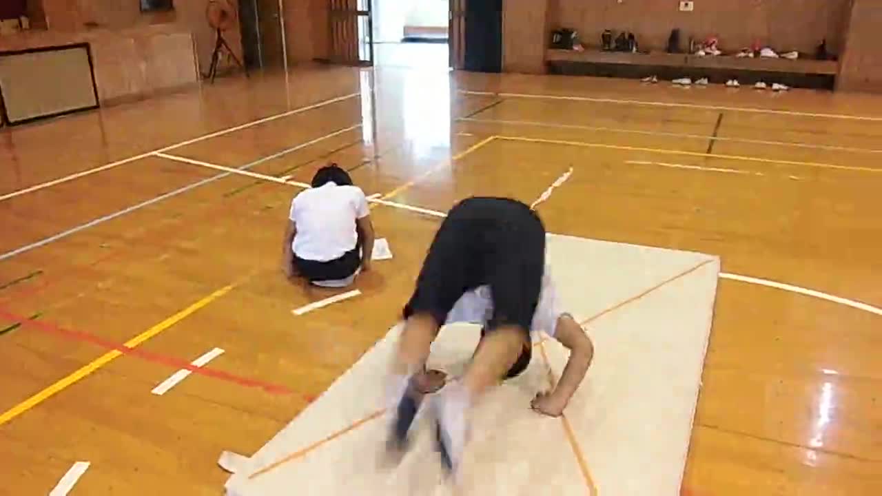 「４年体育～マット運動④飛び込み前転」ごしょチューブ《R3-187》