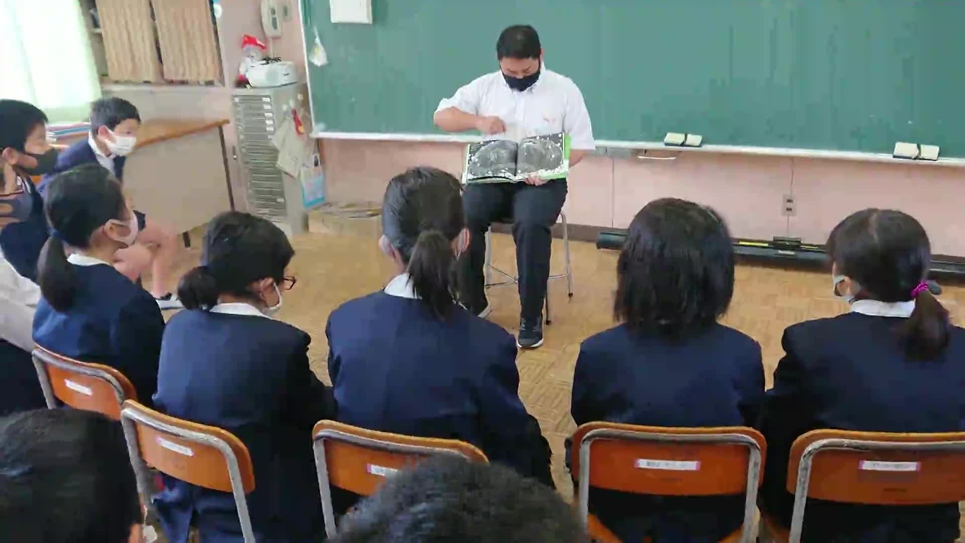 「４年読み聞かせ～清田先生」ごしょチューブ《R3-256》