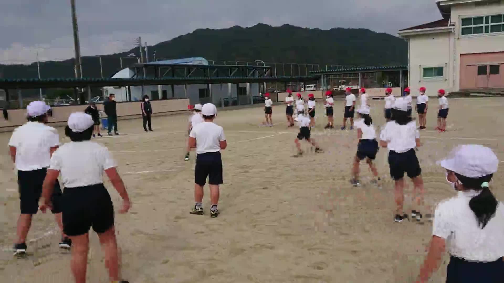 「３年４年体育～キックベースボール」ごしょチューブ《R3-281》