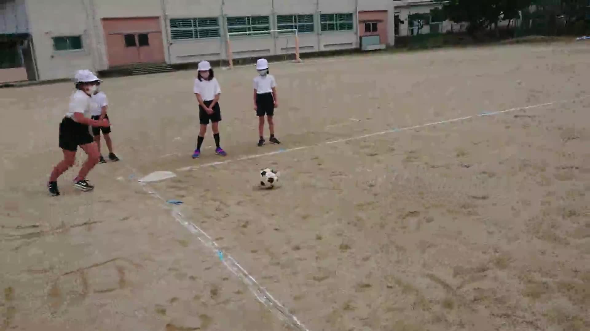 「３年キックベースボール～かいしんのいちげき」ごしょチューブ《R3-285》