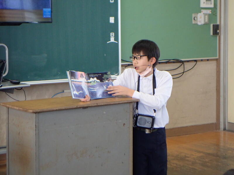 ベッドのなかのきょうりゅうのくに