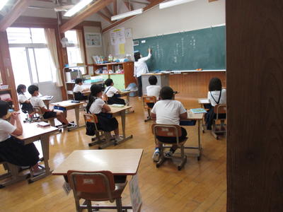 ３年生教室田浦先生のお話