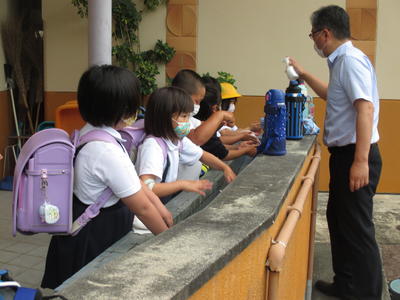 バスから降りたらまず手洗い