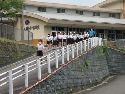 高学年の避難の様子
