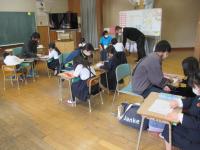 みんな集中して取り組んでいます。