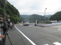 スクールバス通過