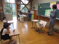 紙芝居でむし歯の原因を学習