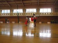 進んで準備をする５・６年生