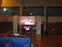 涙の二人に　会場から大きな拍手