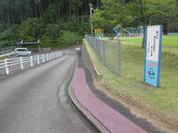 駐車場からの坂道　気持ちいいです！