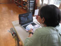 宮本先生が読み札を読みます