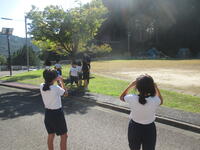 場所が変わっても影は太陽の反対側