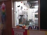 給食室の窓飾り