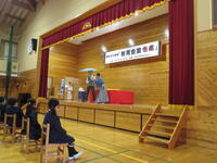 坂本中西岡先生が「傘回し」にチャレンジ