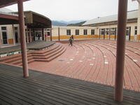 不審者へは複数で対応