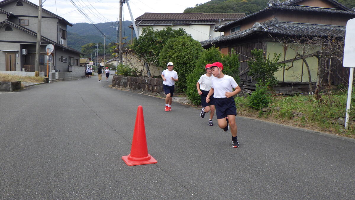高学年折り返し地点（１.６ｋｍ）