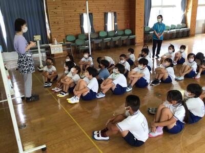 身体測定での保健指導の様子