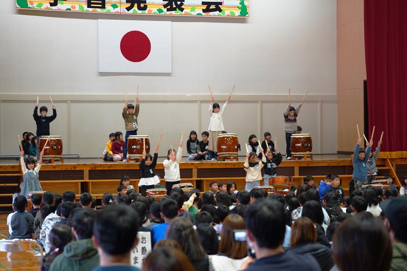 2年生　群読とぶち合わせ太鼓
