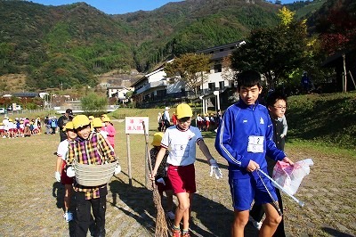 五木東小・五木中合同ボランティア清掃 五木東小・五木中合同ボランティア清掃