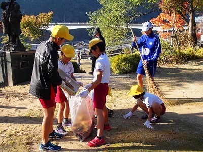 五木東小・五木中合同ボランティア清掃 五木東小・五木中合同ボランティア清掃