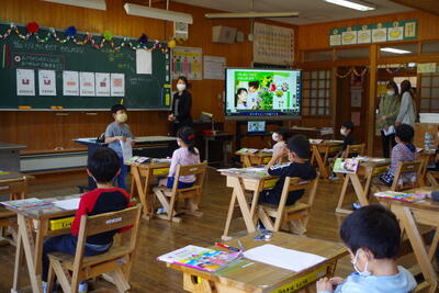 １年：生活「げんきにそだて わたしのはな」