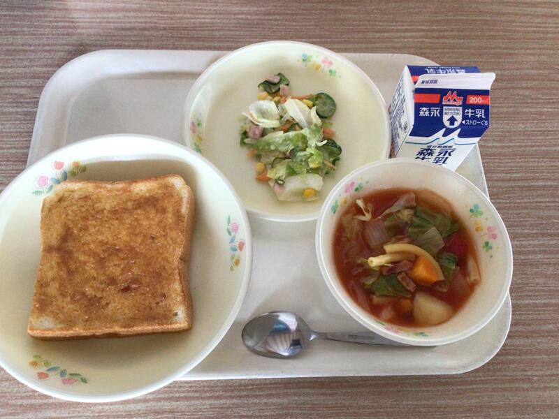 牛乳　きなこトースト　ミネストローネ　シーザーサラダ