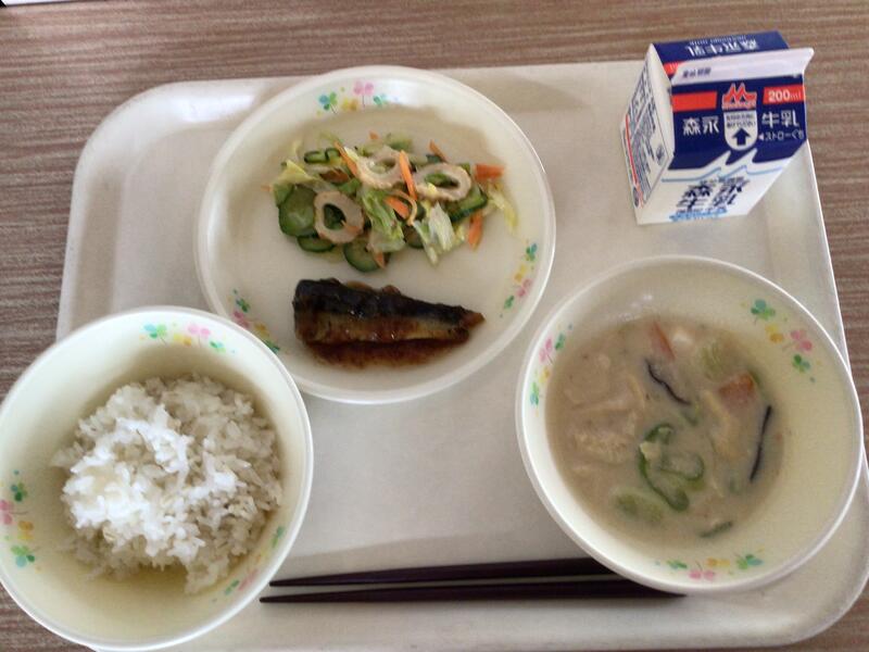 牛乳　麦ご飯　呉汁　さんまのおかか煮　ごまネーズサラダ