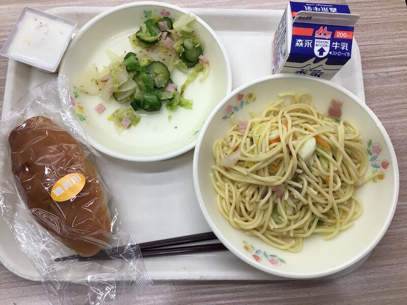 牛乳　ミルクパン　春キャベツのスパゲティ　大根サラダ　ミルクゼリー