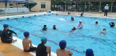 地域の方の水泳指導