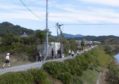 沿道の応援も多く