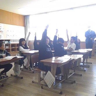 考えをまとめ交流し、発表