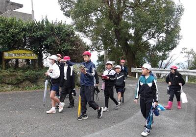 縦割班長がリードして