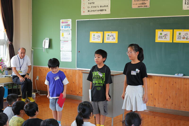 夏休みの思い出と2学期の目標を発表しました。