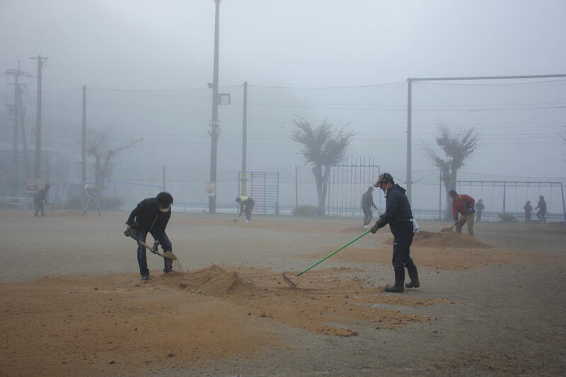 運動場の土入れ