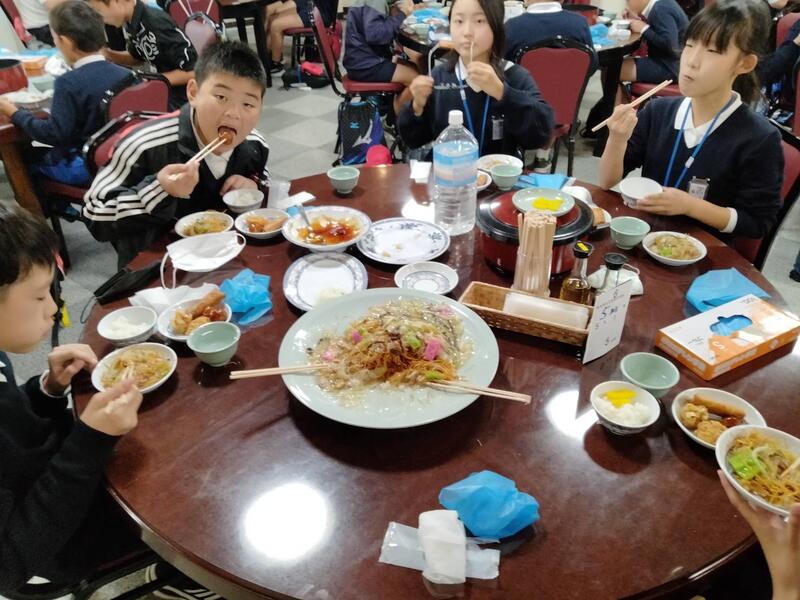 園田真珠にて昼食タイム