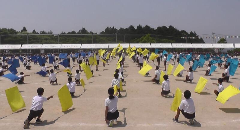 全員で息を合わせて頑張った高学年表現「With you~明日へと続く道~」