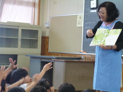 ２年生への読み聞かせ