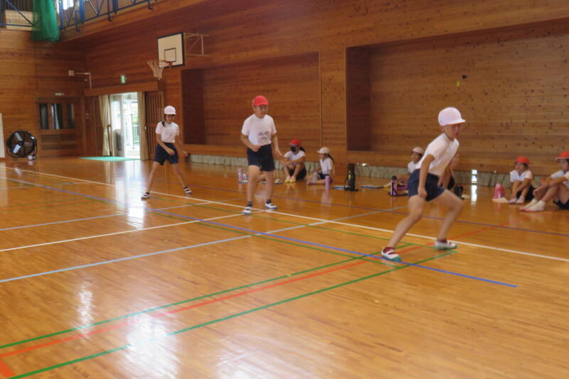 反復横跳びの様子です