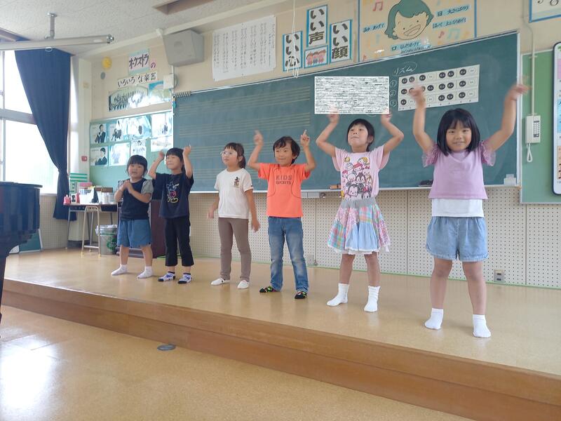 「でんでん　むしむし　かたつむり」　ぴっ！で目を出すよ。