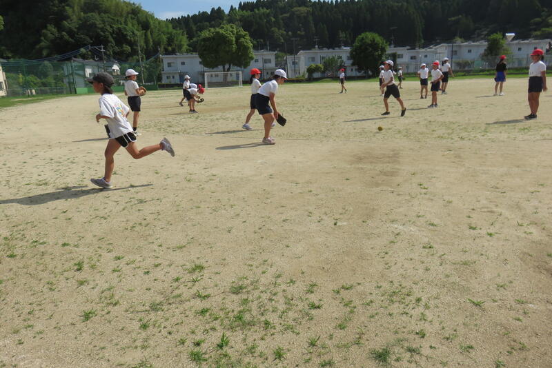 グローブ使うのも、難しいね